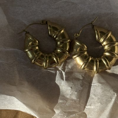 Сережки золотистого кольору із нержавіючої сталі кільця кульки у вініажному стилі